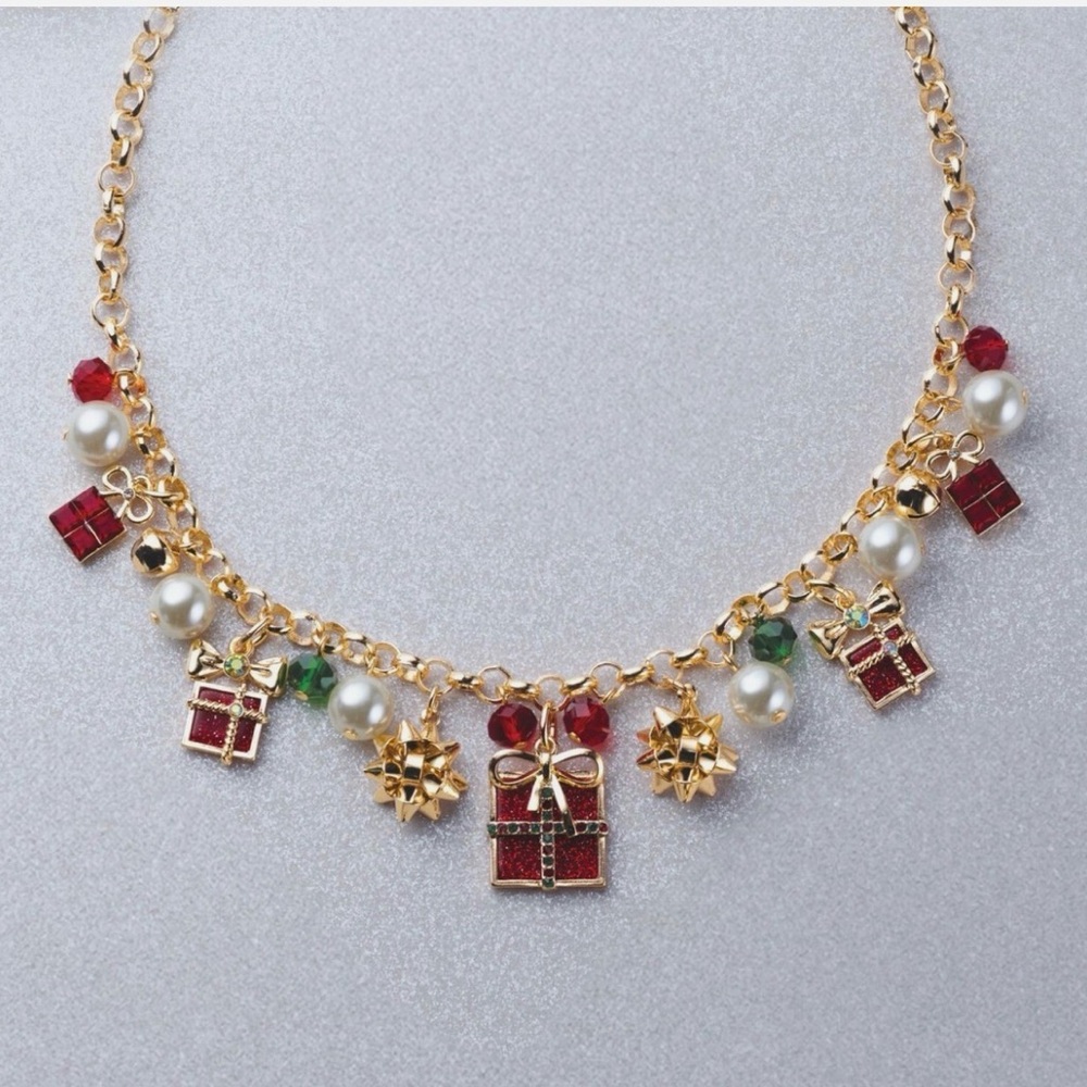 Avon Studio 1886 Pearly Wrapped Necklace NEW dangling Christmas charms - Picture 12 of 13